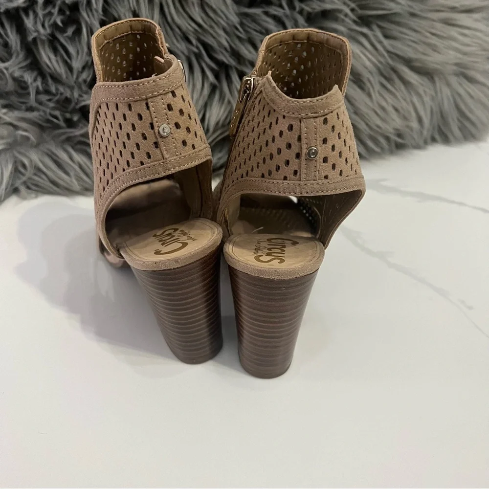 CIRCUS BY SAM EDELMAN emerson peep toe chunky heel bootie size 9